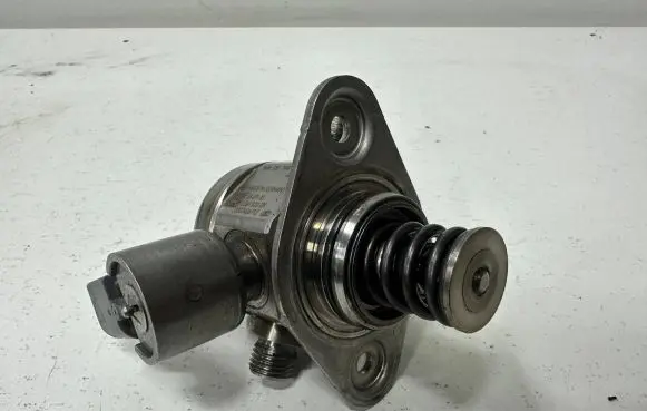 BMW 5 F10 F11 Fuel injection high pressure pump 7610761 0003406912 0236912