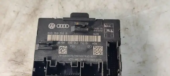 Audi A1 Door control unit/module 8X0959793B