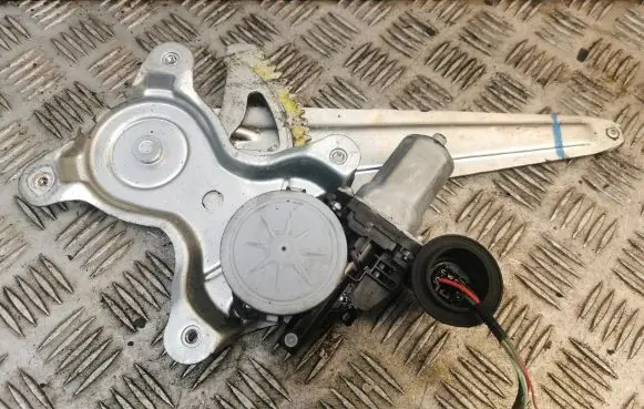 Lexus IS 220D-250-350 Rear window lifting mechanism without motor
