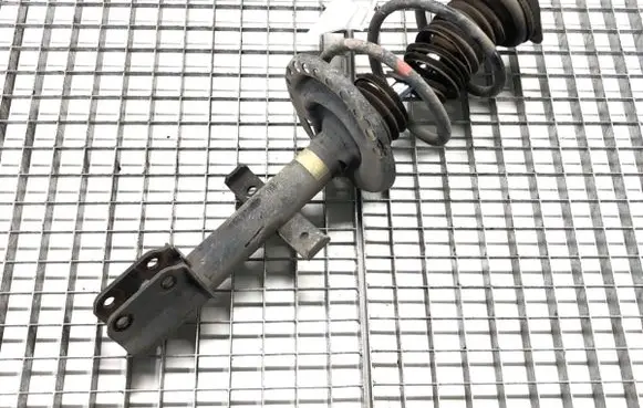 Renault Captur Front shock absorber/damper 543020638R