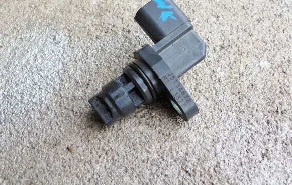 Suzuki Swift II Crankshaft position sensor J5T34872