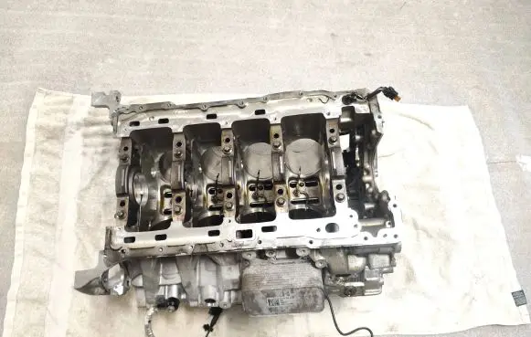 Mercedes-Benz C AMG W205 Engine block r1760110000 a1331880001