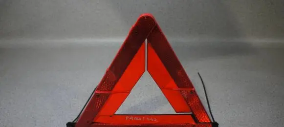 Volkswagen PASSAT B5 Emergency warning sign 8D5860251