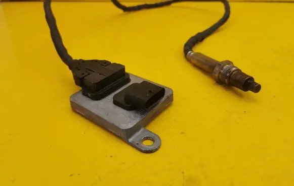 Mercedes-Benz CLA C117 X117 W117 Lambda probe sensor A0009058611