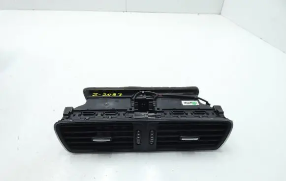 Volkswagen PASSAT B7 Dash center air vent grill 3AC819728A