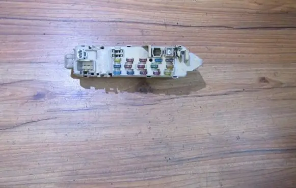Mazda 626 Fuse box set 9c12-0526