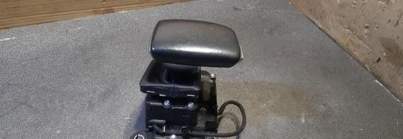 Gear selector/shifter in gearbox