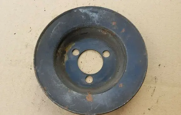 Volkswagen Caddy Water pump pulley 068121031K