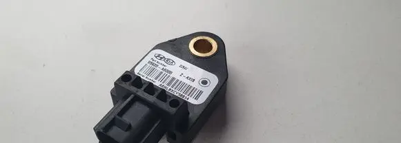 Hyundai i30 Airbag deployment crash/impact sensor