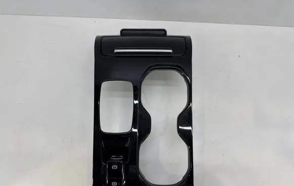 Volvo XC40 Gear shifter surround trim plastic 31469010