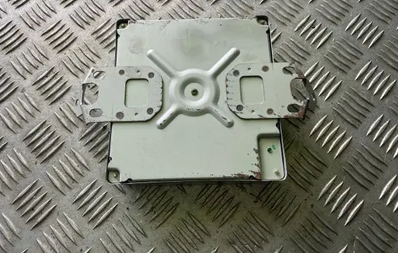 Subaru Forester SG Engine control unit/module 22611AH04C R2E4B JA18000R2