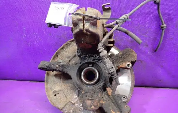 Volkswagen Polo IV 9N3 Front wheel hub spindle knuckle