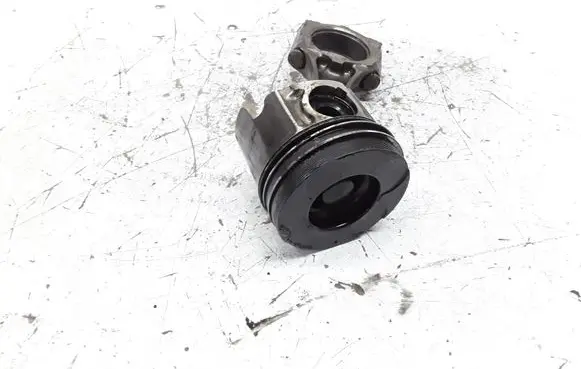 Opel Astra H Piston with connecting rod