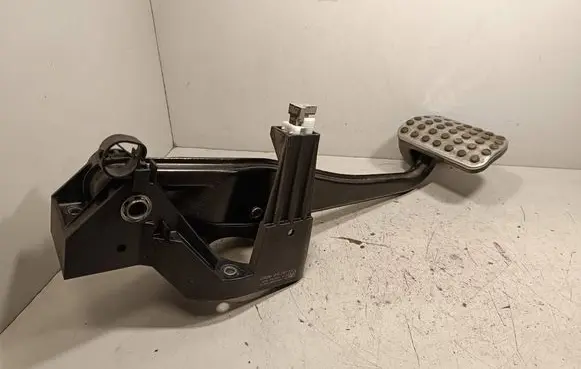 Mercedes-Benz CLA C117 X117 W117 Brake pedal A2462920307