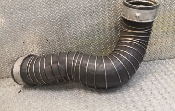 Mercedes-Benz C W203 Intercooler hose/pipe 2035280682