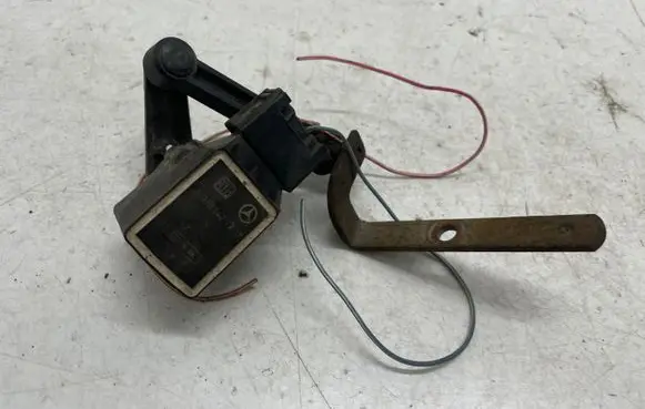 Mercedes-Benz E W211 Headlight/headlamp level sensor A0105427717