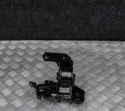 Toyota RAV 4 (XA40) Engine mount bracket