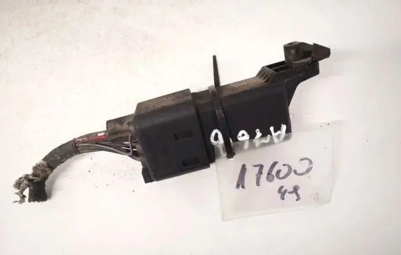Skoda Octavia Mk2 (1Z) Glow plug pre-heat relay 038907281d 51299023