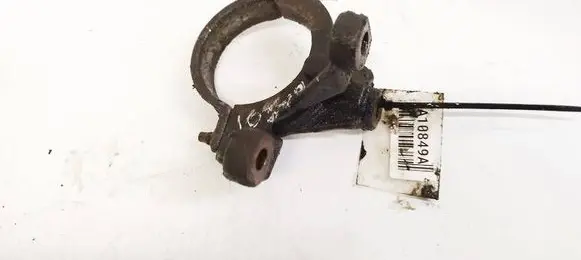 Ford Focus Engine mounting bracket