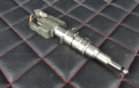 BMW 3 E90 E91 Fuel injector 758904807
