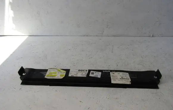 Volkswagen Multivan T6 Rear bumper cross member 7E0803533A