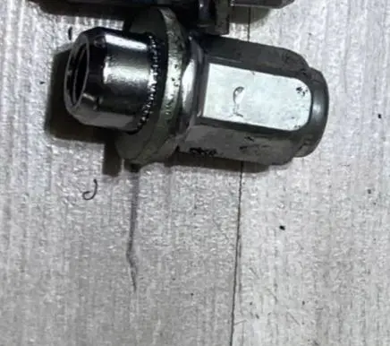 Toyota Hilux VIII Nuts/bolts 