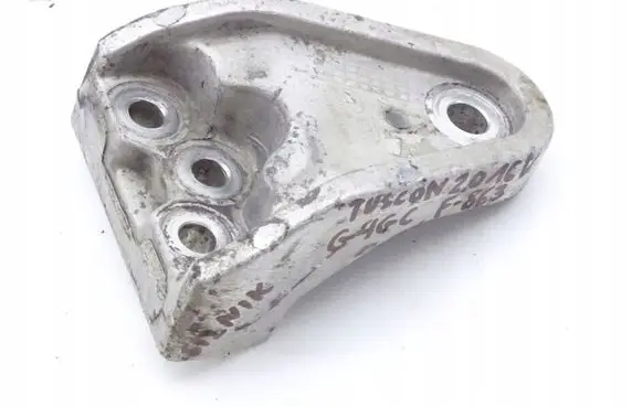 Hyundai Tucson JM Engine mounting bracket 21815-2E000