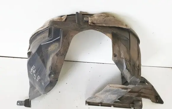 Front wheel arch liner splash guards