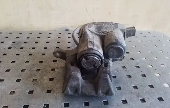 Hyundai i40 Rear brake caliper
