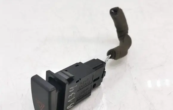 Toyota Avensis T250 Hazard light switch 157963 TR9503