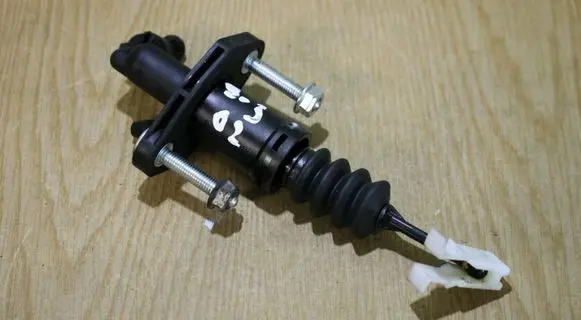 Saab 9-3 Ver2 Clutch master cylinder 24412669