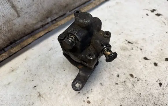 BMW 3 E30 Power steering pump 81121