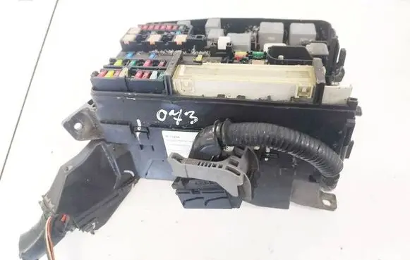 Toyota Avensis T270 Fuse box set 7379