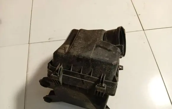 Mitsubishi Grandis Air filter box 1500A001