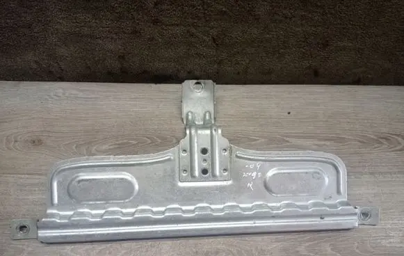 Volvo XC90 Battery bracket 8697005