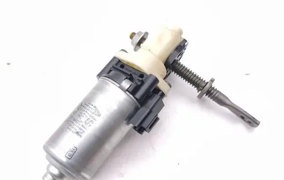 Lexus IS 220D-250-350 Seat adjustment motor 8582033020 1620006861