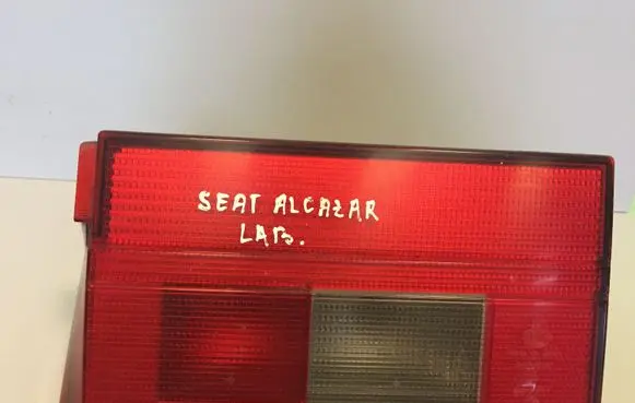 Tailgate rear/tail lights