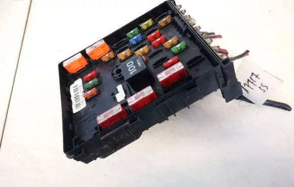 Volkswagen PASSAT B6 Fuse box set 3c0937125