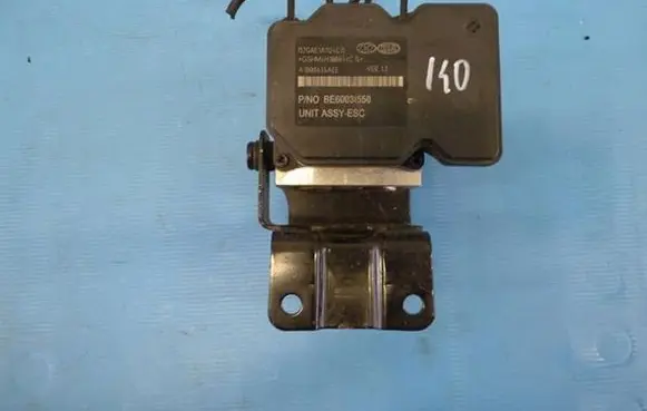 Hyundai i40 ABS Pump 589203z700