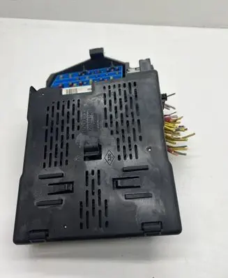 Renault Scenic I Fuse module 7703297930 98341 8108602400