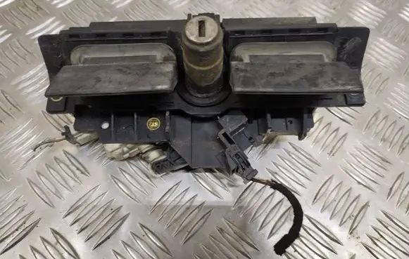 Audi A6 S6 C5 4B Tailgate/trunk/boot lock/catch/latch 8D9827565H 4B0827565H