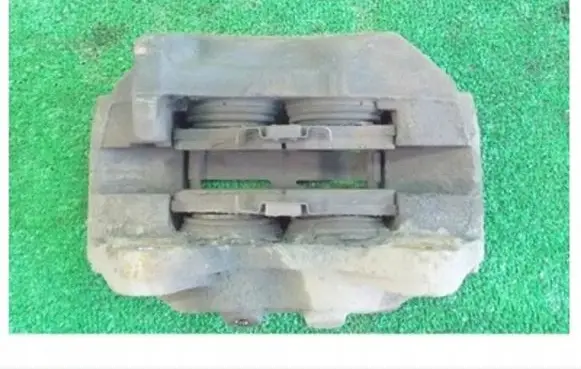 Toyota Land Cruiser (HDJ90) Front brake caliper