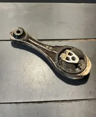 Renault Kangoo I Engine mount bracket