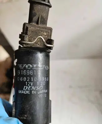 Volvo XC90 Windscreen/windshield washer pump 9169611 0602108950