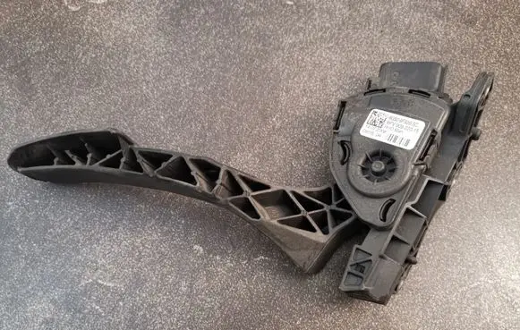 Ford Mondeo MK IV Accelerator throttle pedal 6G929F836SC
