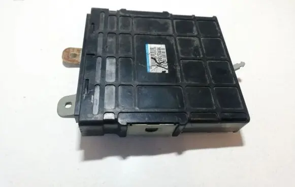 Mitsubishi Colt Engine control unit/module mr578649 e6t32594