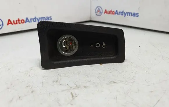 BMW 1 E81 E87 AUX in-socket connector 7132045 51167132045