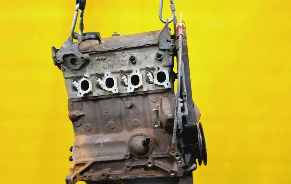 Volkswagen Golf II Engine 030103373B