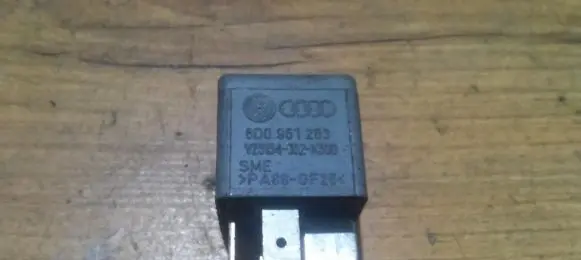 Volkswagen PASSAT B5 Other relay 8d0951253 370