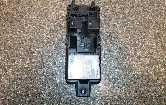 Volvo S40, V40 Fuse module 30889989